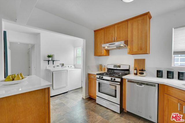 828 Hill Street, Santa Monica CA: https://media.crmls.org/mediaz/000b130f-6a5b-4b21-a3ea-440a4b84d1a7.jpg