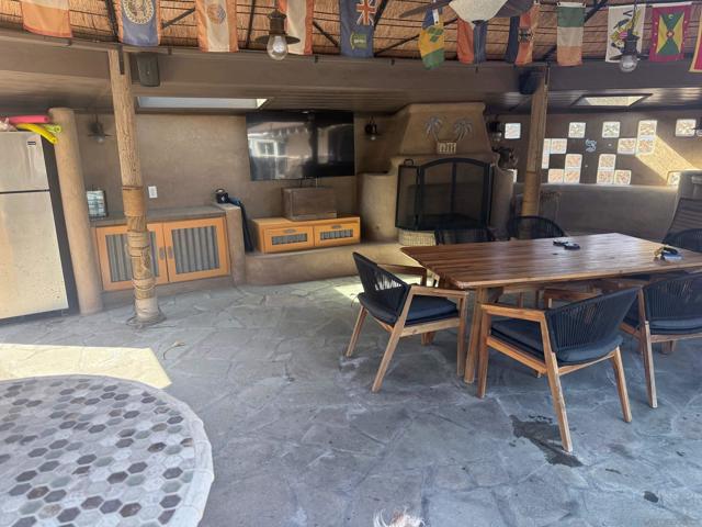1153 Crest Dr, Encinitas CA: https://media.crmls.org/mediaz/000b186a-5b92-4cfb-8484-53e42298a37d.jpg