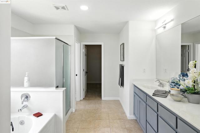 78 Vella Circle, Oakley CA: https://media.crmls.org/mediaz/000b694e-6eb4-420f-9345-1cd426da98cb.jpg