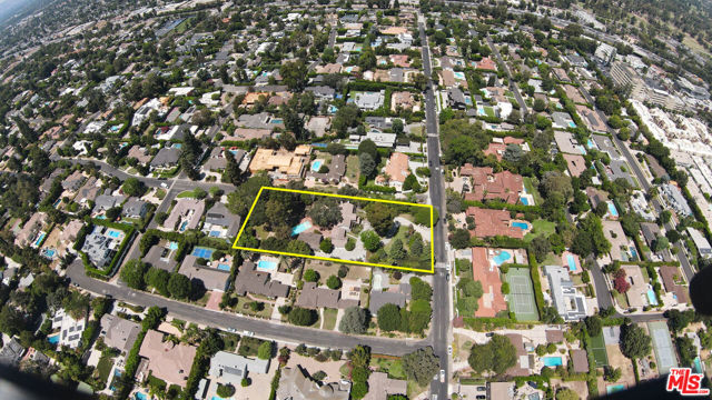 5255 Amestoy Avenue photo 3