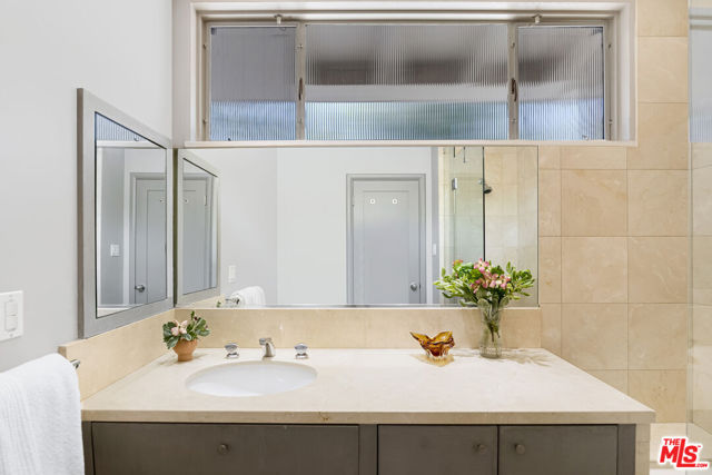 1256 Beverly Green Drive, Beverly Hills CA: https://media.crmls.org/mediaz/000b7b40-18af-4b45-8af5-3e58a62a9451.jpg