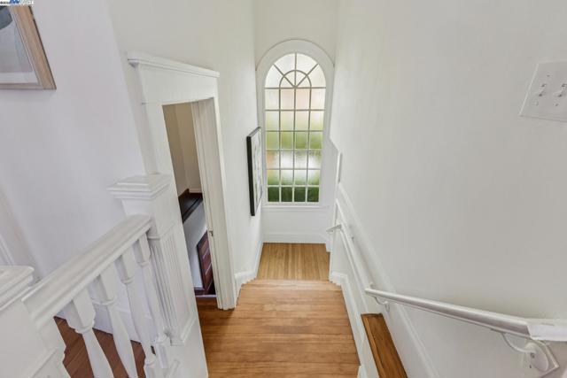 5811 Romany, Oakland CA: https://media.crmls.org/mediaz/000c3df8-81d4-4deb-a0e3-d67fae4f966f.jpg