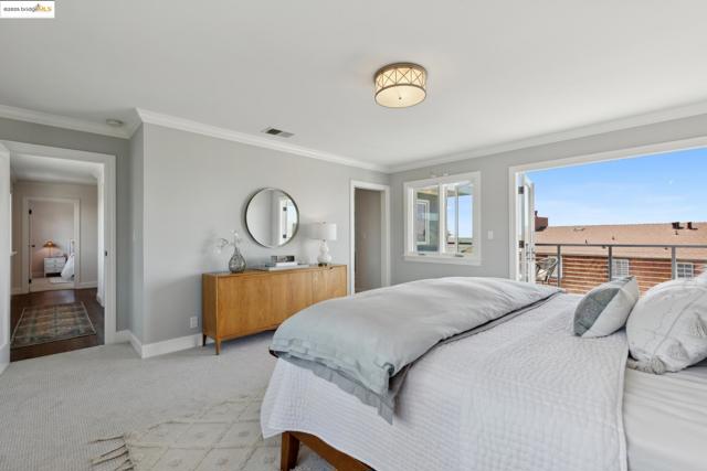 412 Scenic Avenue, Piedmont CA: https://media.crmls.org/mediaz/000c6529-b91c-44d5-9d60-6f6f49b8a0d6.jpg