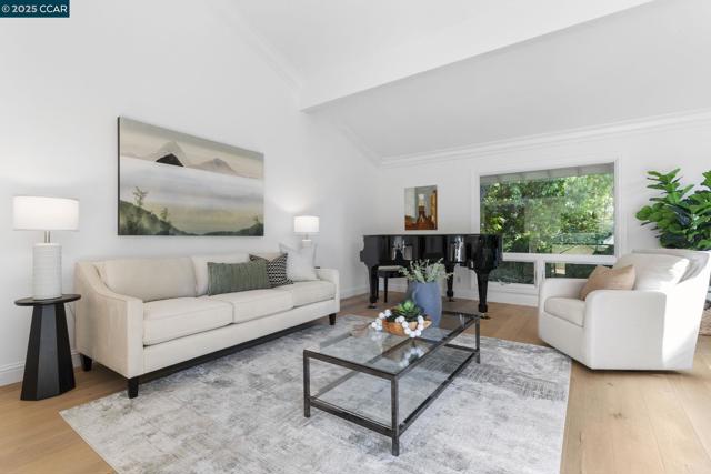 120 Heritage Oaks Pl, Alamo CA: https://media.crmls.org/mediaz/000cd65c-6250-4bbf-a28e-509a9a564224.jpg