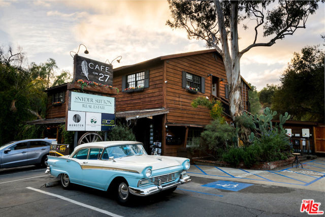 1771 Arteique Road, Topanga CA: https://media.crmls.org/mediaz/000d42c8-127d-4bbd-bef9-ee8332cb0e3a.jpg