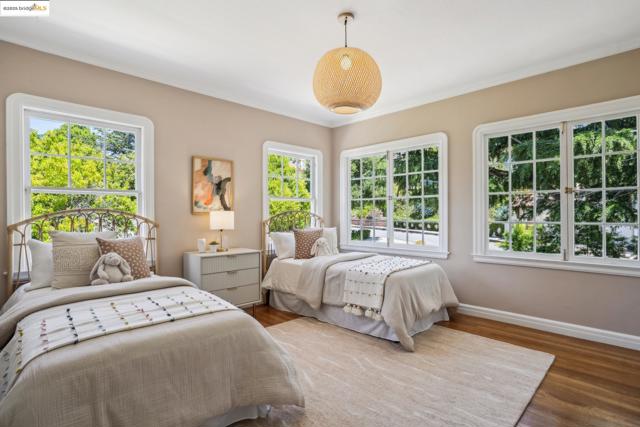 6051 MARGARIDO Dr, Oakland CA: https://media.crmls.org/mediaz/000d5615-e599-4630-84f6-e1d01593aa20.jpg