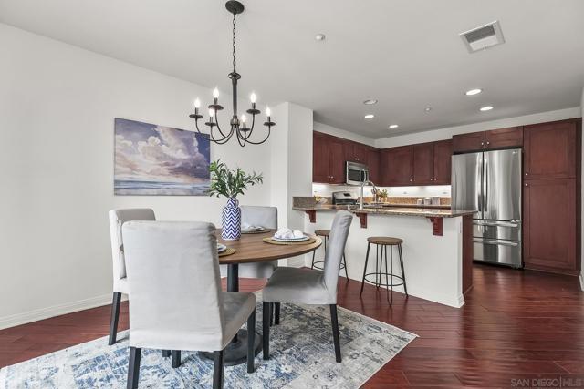 3528 Shoreline Bluff Ln, San Diego CA: https://media.crmls.org/mediaz/000d5a4e-7f44-45f3-bff2-70aa13af31cb.jpg