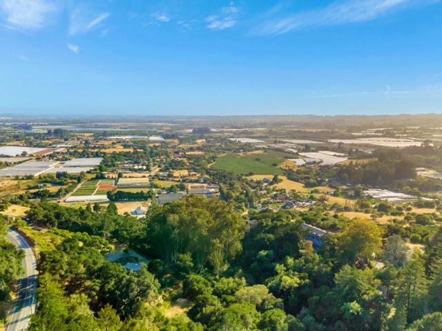 411 Hecker Pass Road, Watsonville CA: https://media.crmls.org/mediaz/000d9c80-3a5a-49e9-acdc-868595bf7f4d.jpg