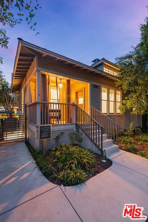 1012 2nd Street, Santa Monica CA: https://media.crmls.org/mediaz/000e0439-a47a-4d8d-8f02-d342e8b2ec09.jpg