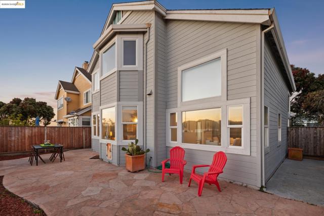 3 Harbor View Dr, Richmond CA: https://media.crmls.org/mediaz/000e46c1-3462-4184-9187-c63bdfe817d6.jpg