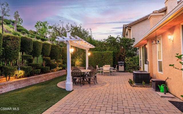 20769 Lugano Way, Porter Ranch CA: https://media.crmls.org/mediaz/000fc79d-c046-4982-9895-a66404dd0d8f.jpg