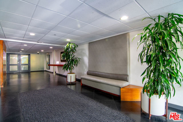 740 N Kings Road, West Hollywood CA: https://media.crmls.org/mediaz/000fc891-d568-4238-856a-aba69b49b1db.jpg