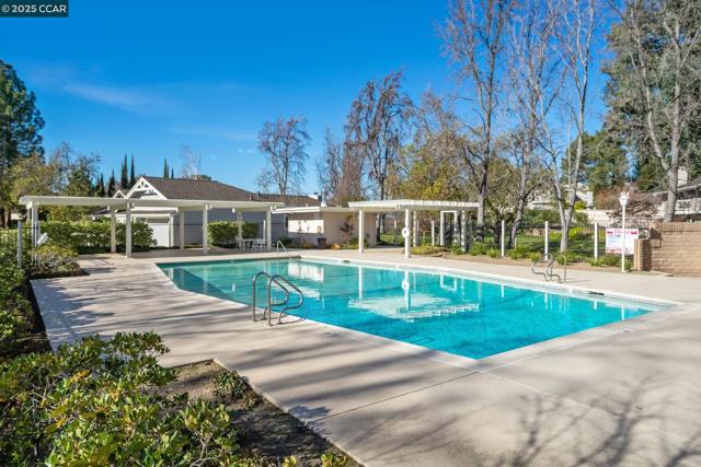 1560 Gilboa Dr, Walnut Creek CA: https://media.crmls.org/mediaz/00108a16-02dd-4655-a053-945ae9ca41d8.jpg