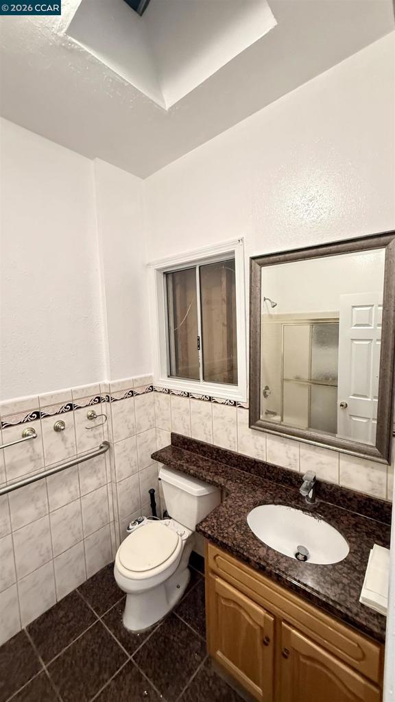 https://media.crmls.org/mediaz/0010dec0-4b1e-4f9d-8a5c-7e98eb518b88.jpg?preset=X-Large