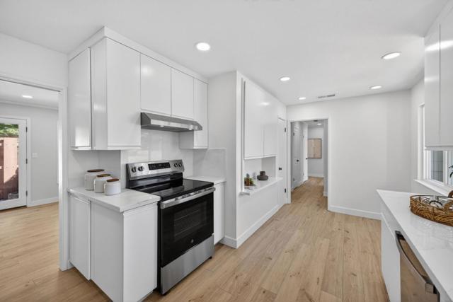 2169 Yorkshire Way, Mountain View CA: https://media.crmls.org/mediaz/0010f720-37b3-44b4-961f-d693a03880ea.jpg