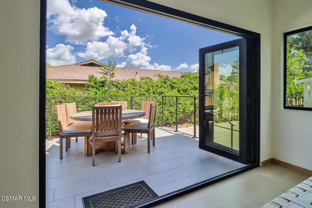 514 W Washington Boulevard, Pasadena CA: https://media.crmls.org/mediaz/00110230-a48b-42f8-8adc-629e1111d9f4.jpg