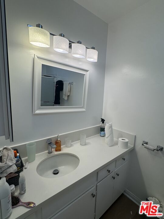 2803 Arizona Avenue, Santa Monica CA: https://media.crmls.org/mediaz/00119c12-631c-4bee-98c8-883c57a30a5c.jpg