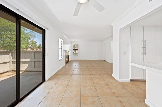 Image 15 of 35 For 43376 Cook St  220