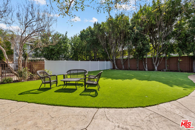 5656 Penfield Avenue, Woodland Hills CA: https://media.crmls.org/mediaz/00121f54-47c8-472d-94d7-957328fa4d53.jpg
