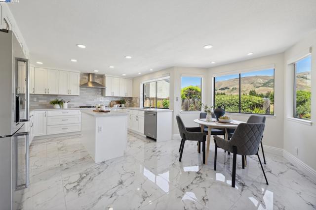 44030 Geddy Court, Fremont CA: https://media.crmls.org/mediaz/00128f81-4199-4f8a-90c2-d5ccb8a5c6b3.jpg