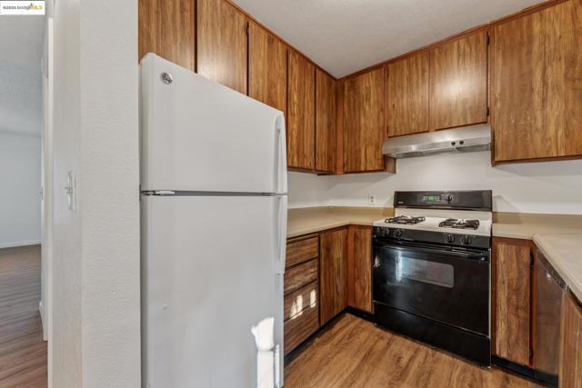 9663 Elmview, Oakland CA: https://media.crmls.org/mediaz/001315fc-750f-4605-ad6b-ebde01f5d69e.jpg
