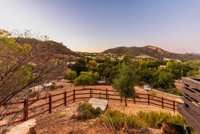 356 E Carlisle Road, Thousand Oaks CA: https://media.crmls.org/mediaz/00135311-6551-4d21-aa8a-50a158cf26b2.jpg