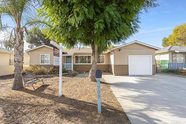 Detail Gallery Image 3 of 31 For 709 N Midway Dr, Escondido,  CA 92027 - 3 Beds | 1/1 Baths