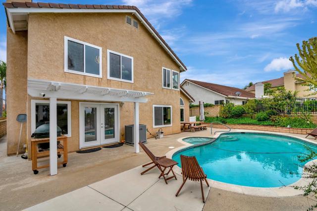 1976 Vineyard Ave, Vista CA: https://media.crmls.org/mediaz/0014c427-21c9-4e35-9283-f99e1ddefc1f.jpg