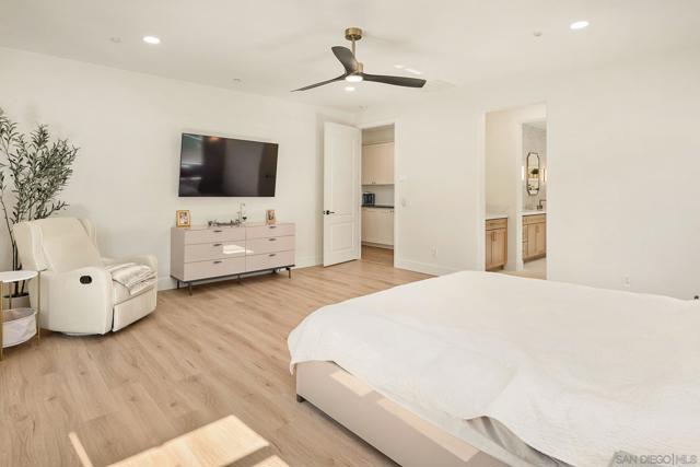 10528 Pinion Trl, Escondido CA: https://media.crmls.org/mediaz/00153cd0-a1f8-4aeb-9be0-e9fa375cdd55.jpg