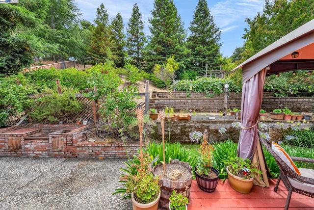 22 Cobblestone Ct, San Ramon CA: https://media.crmls.org/mediaz/00158709-f8e3-4e37-a407-b030783505f7.jpg