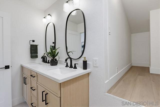 2003 Caminito Circulo Norte, La Jolla CA: https://media.crmls.org/mediaz/00158984-0ee8-4e5c-aaf7-b94dada599a2.jpg