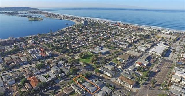 1112 1118 Thomas Avenue, San Diego CA: https://media.crmls.org/mediaz/00162075-be98-41d3-b7ea-726cba3e0a92.jpg