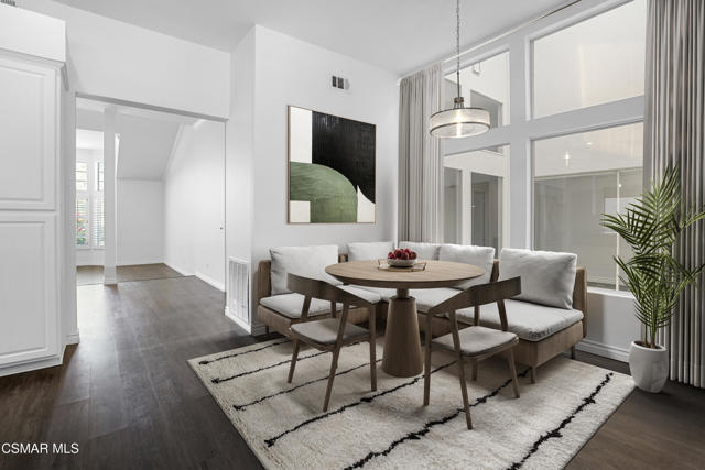 1142 Earlham Court, Oak Park CA: https://media.crmls.org/mediaz/00163894-58a6-487e-953c-7a723960649d.jpg