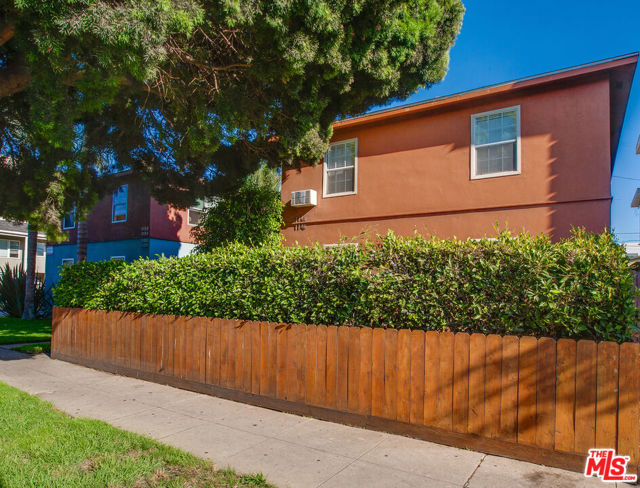 1146 Venice Boulevard, Venice CA: https://media.crmls.org/mediaz/0016573d-41f0-49d4-965c-233055a69ab4.jpg