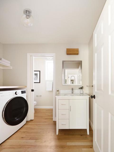 639 Palmer Lane, Menlo Park CA: https://media.crmls.org/mediaz/0016c8a9-4690-4cc3-8602-89828c18d4fe.jpg