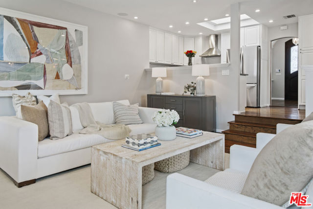8000 Westlawn Avenue, Los Angeles CA: https://media.crmls.org/mediaz/0016cdd9-0e11-477c-90fc-876e8647b3eb.jpg