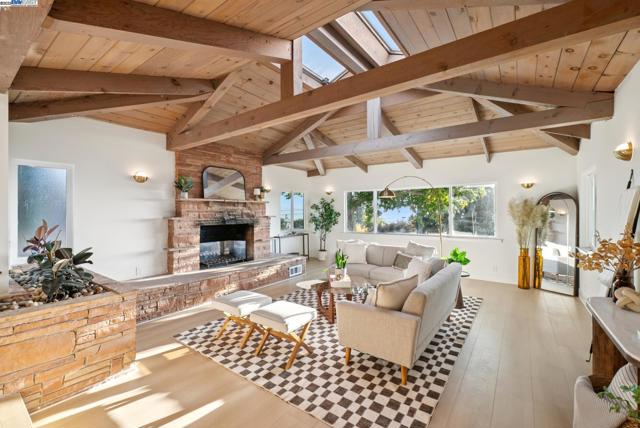 201 Amherst Ave, Kensington CA: https://media.crmls.org/mediaz/00178a33-805e-48c1-a679-e99d9af3065d.jpg