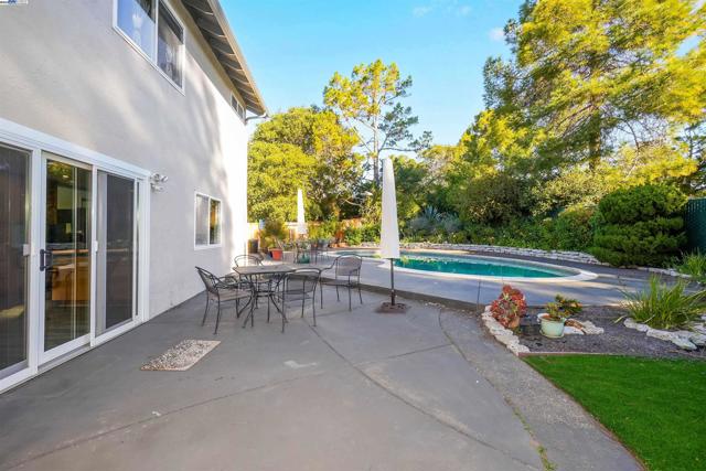 3608 Siskiyou Ct, Hayward CA: https://media.crmls.org/mediaz/001819d5-a58d-4cf6-8626-d38a2108a2e9.jpg