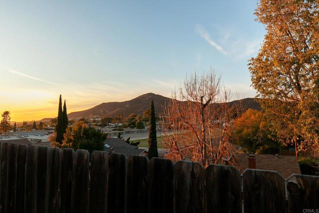 6802 MAURY DR, San Diego CA: https://media.crmls.org/mediaz/00183901-b379-48fe-929a-c717576299a0.jpg