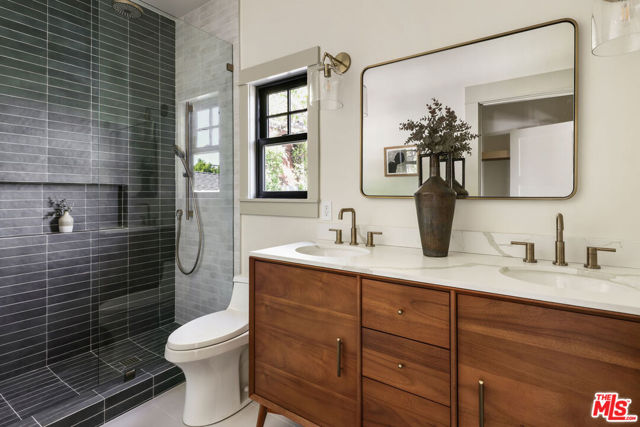 1644 Golden Gate Avenue, Los Angeles CA: https://media.crmls.org/mediaz/00184b3b-fe08-48d6-a1d0-842a1bc8d0ae.jpg