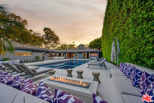 602 N Whittier Drive, Beverly Hills CA: https://media.crmls.org/mediaz/00189f49-96c2-4913-87ff-31ae51aeb3c7.jpg