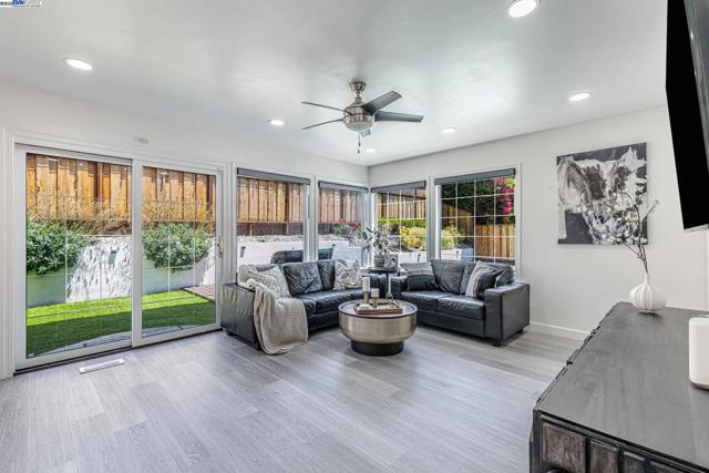 1835 Camino Estrada, Concord CA: https://media.crmls.org/mediaz/0018ffb1-f4e4-4ce7-8f84-32cd8c85831a.jpg