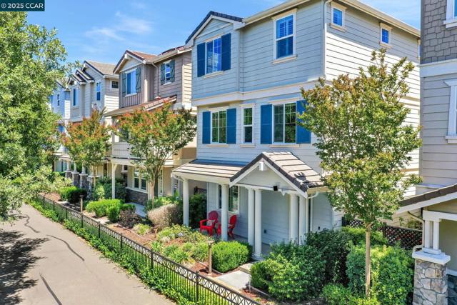 6983 Alamo Creek Trl, Dublin CA: https://media.crmls.org/mediaz/001925d0-0cdb-4e6f-aabf-8a9b61f479fa.jpg