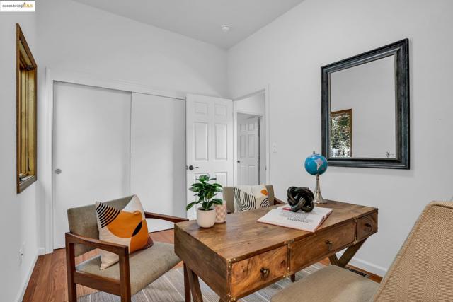 580 Chetwood St., Oakland CA: https://media.crmls.org/mediaz/00192926-221c-47fd-b35d-66fa3e45e88d.jpg