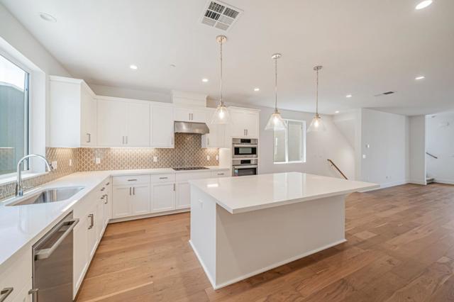 1021 Sinopia Terrace, San Ramon CA: https://media.crmls.org/mediaz/00193cda-c5bd-4e93-b6f2-e6ff920b0c59.jpg