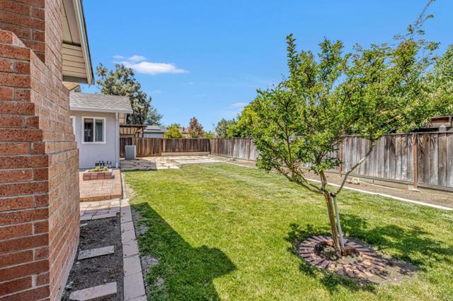 6608 Neptune Court, San Jose CA: https://media.crmls.org/mediaz/001975a6-b600-48e4-9361-079ebd33ff56.jpg