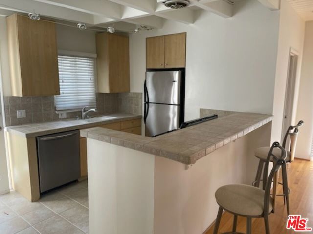516 1/4 N San Vicente Boulevard, West Hollywood CA: https://media.crmls.org/mediaz/001987fe-20ba-4ed2-a17c-9692e46b6e28.jpg