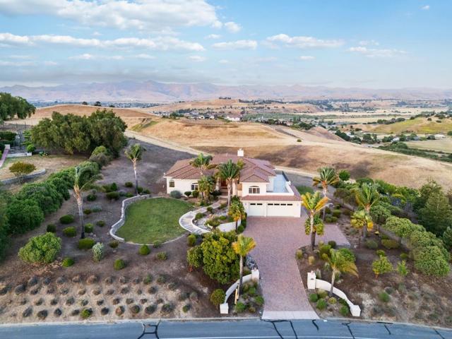 4165 Ashford Circle, Hollister CA: https://media.crmls.org/mediaz/00198a60-5454-4b06-a80c-545dede8cf94.jpg
