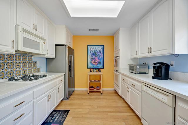 2106 Zachary Gln, Escondido CA: https://media.crmls.org/mediaz/0019f5b9-81c3-4f1b-bffe-5c6732ca1fd4.jpg