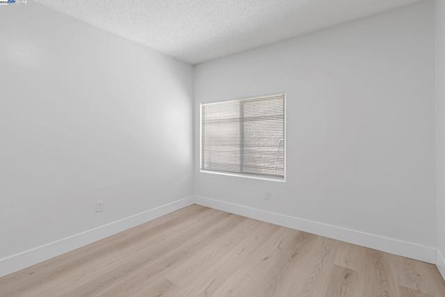 1290 Canterbury, Hercules CA: https://media.crmls.org/mediaz/001a88c7-374d-4561-a1f5-012a776f991b.jpg